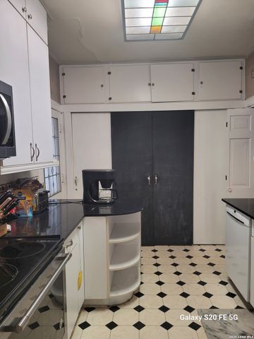 250 W Mandalay, San Antonio, TX 78212