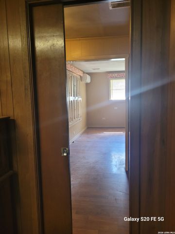 250 W Mandalay, San Antonio, TX 78212