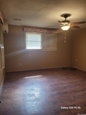 250 W Mandalay, San Antonio, TX 78212