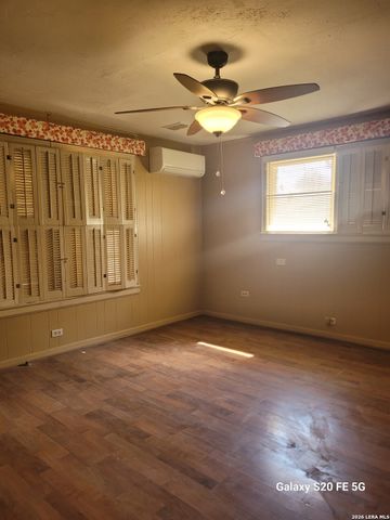 250 W Mandalay, San Antonio, TX 78212