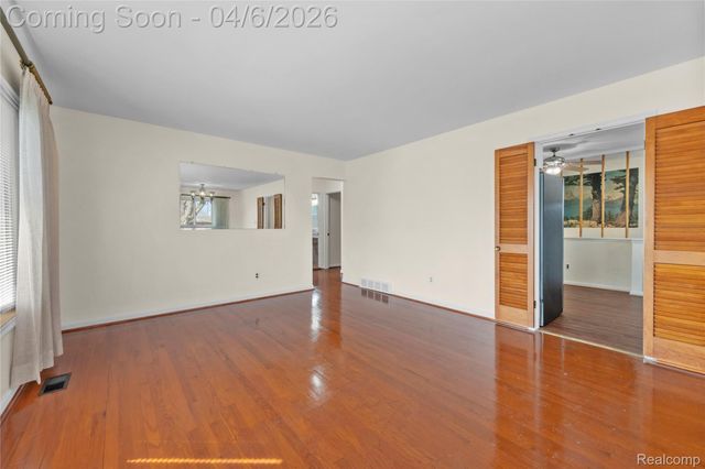 28031 Lorraine Avenue, Warren, MI 48093