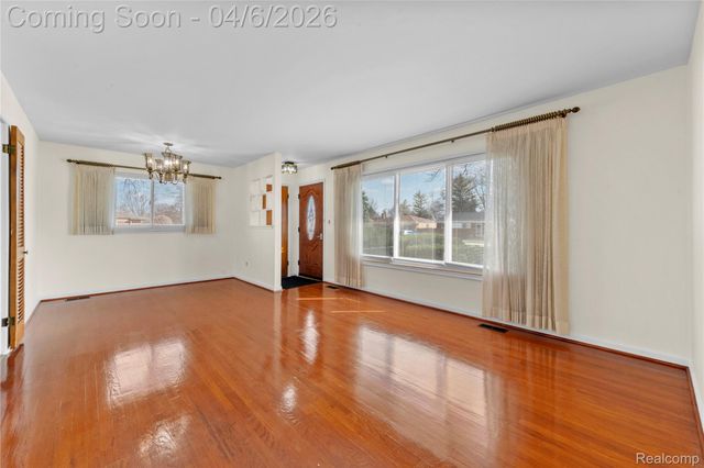 28031 Lorraine Avenue, Warren, MI 48093