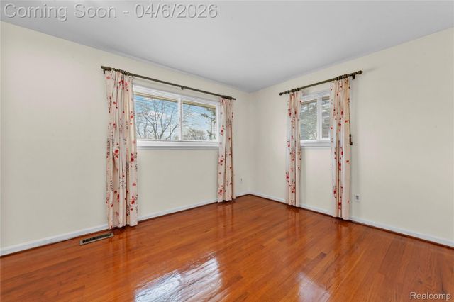 28031 Lorraine Avenue, Warren, MI 48093