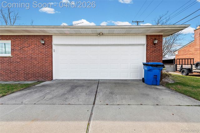 28031 Lorraine Avenue, Warren, MI 48093