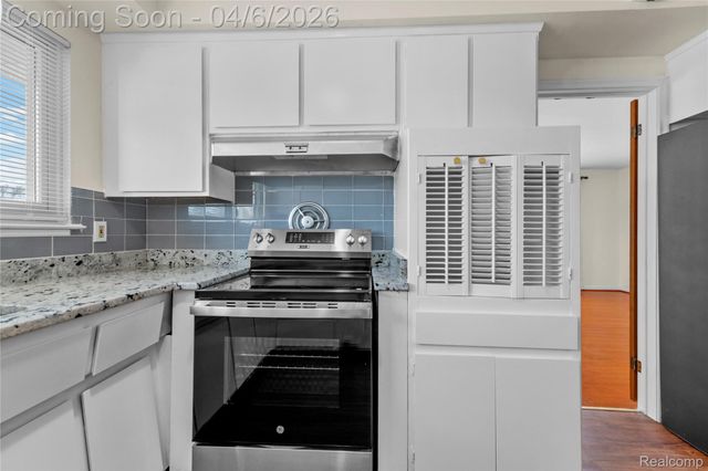 28031 Lorraine Avenue, Warren, MI 48093