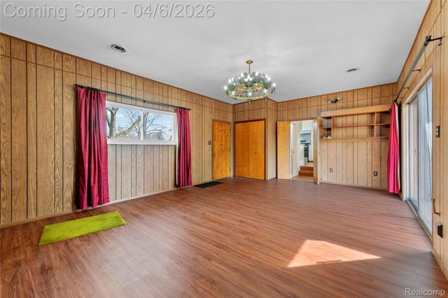 28031 Lorraine Avenue, Warren, MI 48093