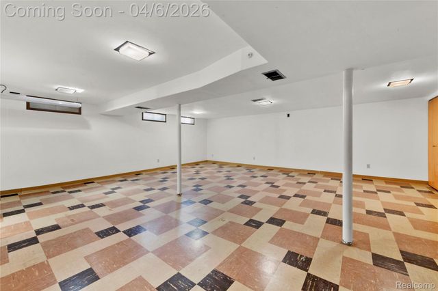 28031 Lorraine Avenue, Warren, MI 48093