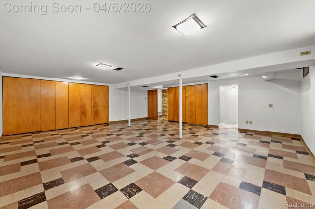 28031 Lorraine Avenue, Warren, MI 48093