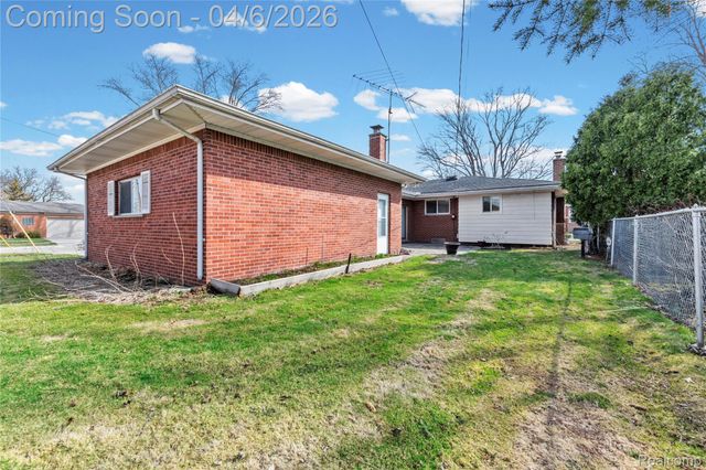 28031 Lorraine Avenue, Warren, MI 48093