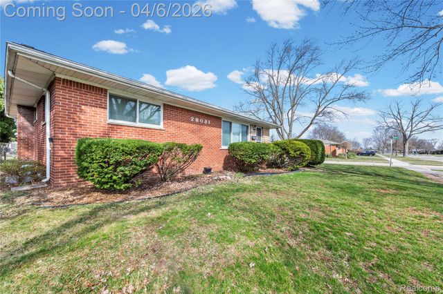 28031 Lorraine Avenue, Warren, MI 48093