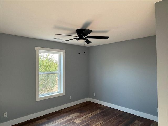 173 Bald Eagle Drive, Linn Valley, KS 66040