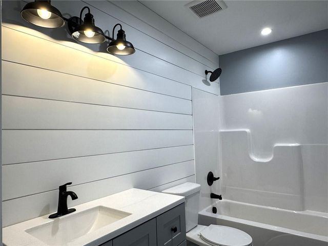 173 Bald Eagle Drive, Linn Valley, KS 66040