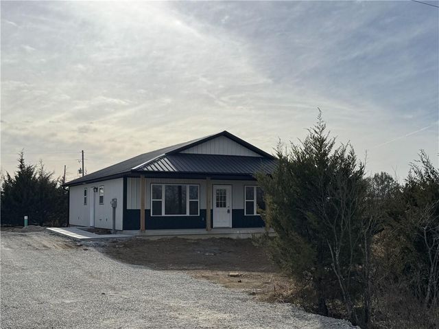 173 Bald Eagle Drive, Linn Valley, KS 66040