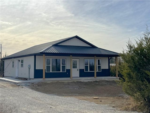 173 Bald Eagle Drive, Linn Valley, KS 66040