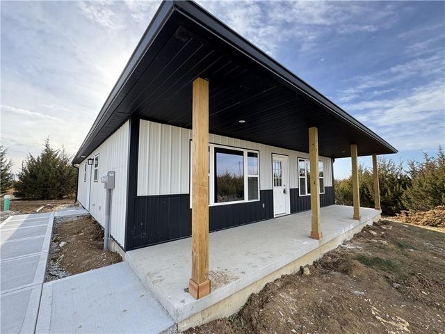 173 Bald Eagle Drive, Linn Valley, KS 66040