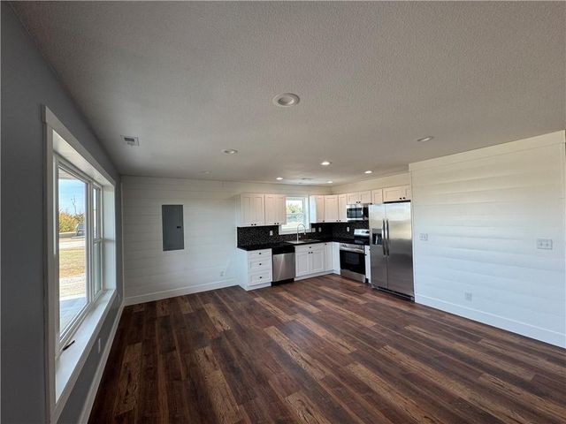 173 Bald Eagle Drive, Linn Valley, KS 66040