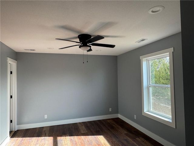 173 Bald Eagle Drive, Linn Valley, KS 66040