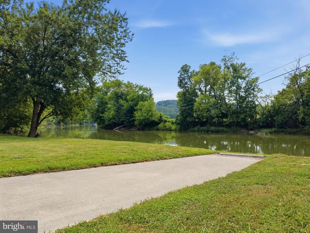 11733 SNUG HARBOR LN, Williamsport, MD 21795