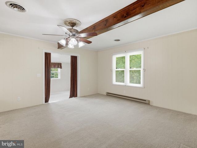 11733 SNUG HARBOR LN, Williamsport, MD 21795