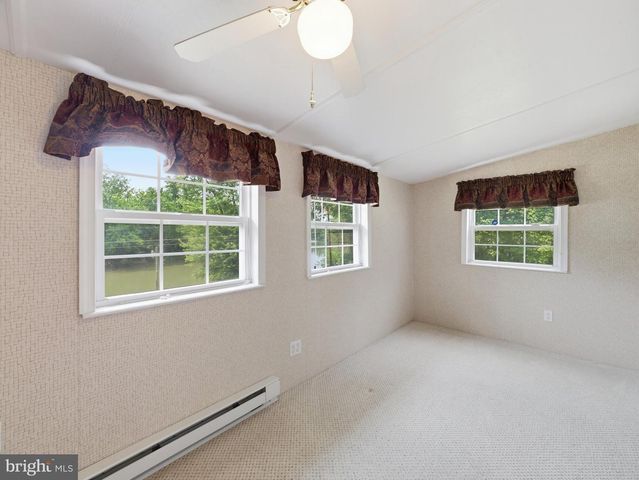 11733 SNUG HARBOR LN, Williamsport, MD 21795