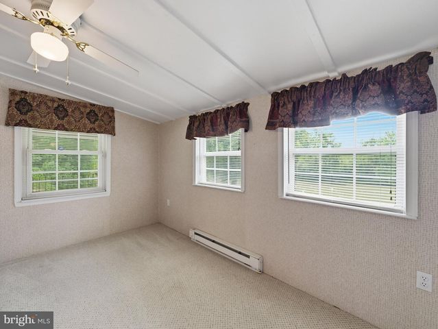 11733 SNUG HARBOR LN, Williamsport, MD 21795