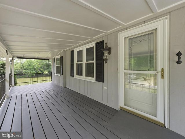 11733 SNUG HARBOR LN, Williamsport, MD 21795