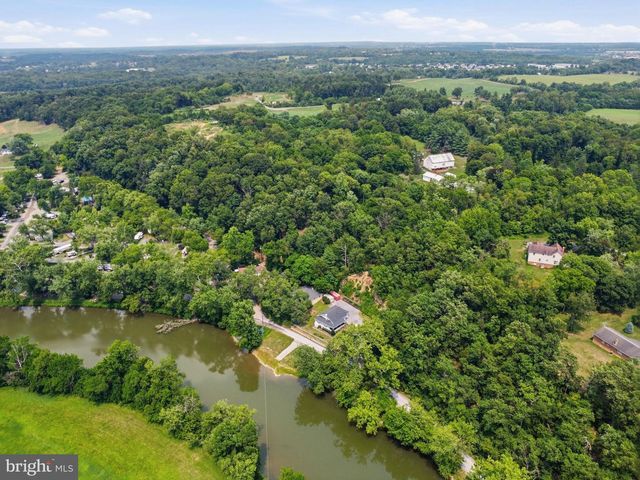 11733 SNUG HARBOR LN, Williamsport, MD 21795