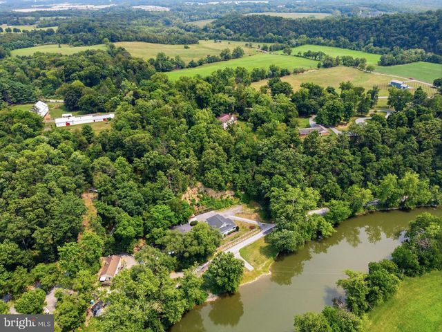 11733 SNUG HARBOR LN, Williamsport, MD 21795