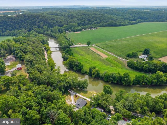 11733 SNUG HARBOR LN, Williamsport, MD 21795