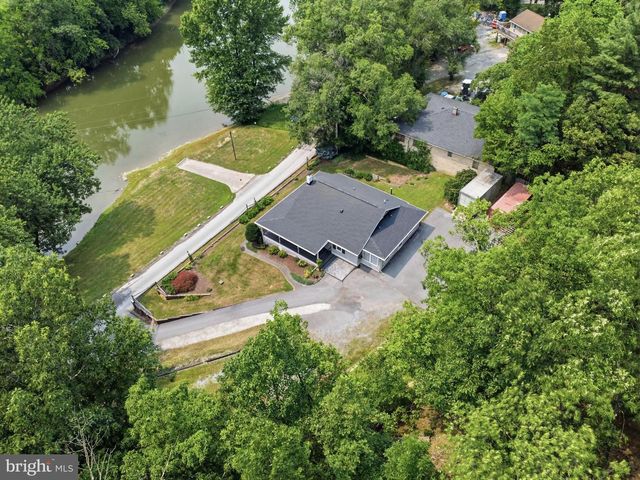 11733 SNUG HARBOR LN, Williamsport, MD 21795
