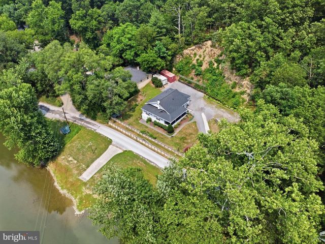 11733 SNUG HARBOR LN, Williamsport, MD 21795