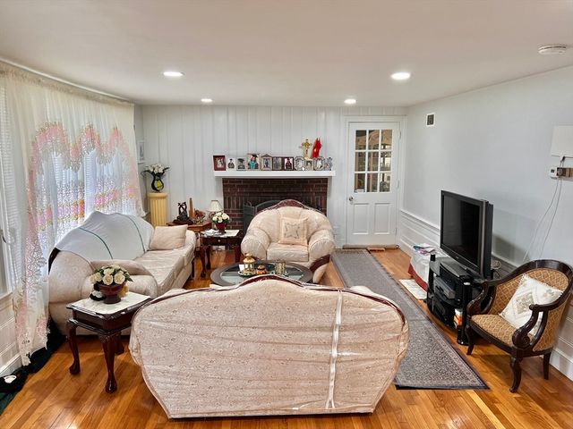 470 Pleasant St, Canton, MA 02021