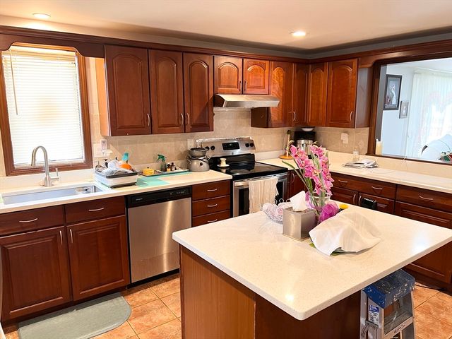 470 Pleasant St, Canton, MA 02021