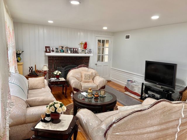 470 Pleasant St, Canton, MA 02021