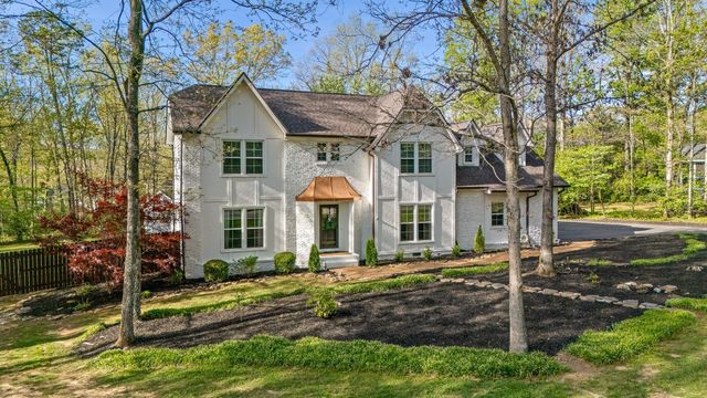 32 Cool Springs Road, Signal Mountain, TN 37377