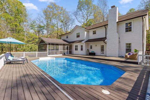 32 Cool Springs Road, Signal Mountain, TN 37377