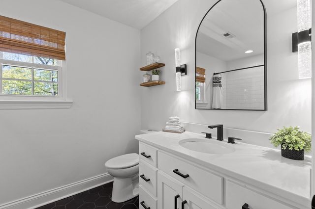32 Cool Springs Road, Signal Mountain, TN 37377