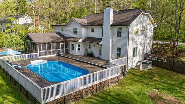 32 Cool Springs Road, Signal Mountain, TN 37377
