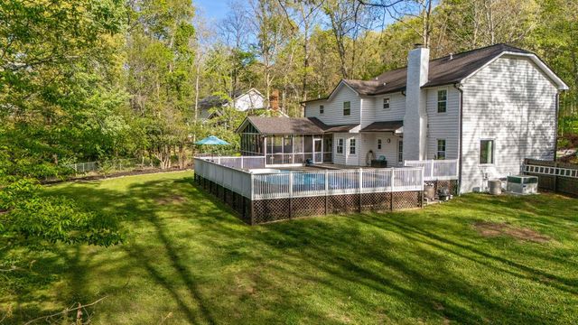 32 Cool Springs Road, Signal Mountain, TN 37377
