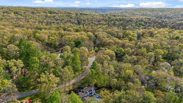 32 Cool Springs Road, Signal Mountain, TN 37377