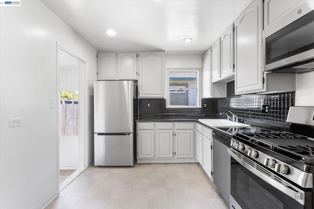 17265 VIA PRIMERO, San Lorenzo, CA 94580