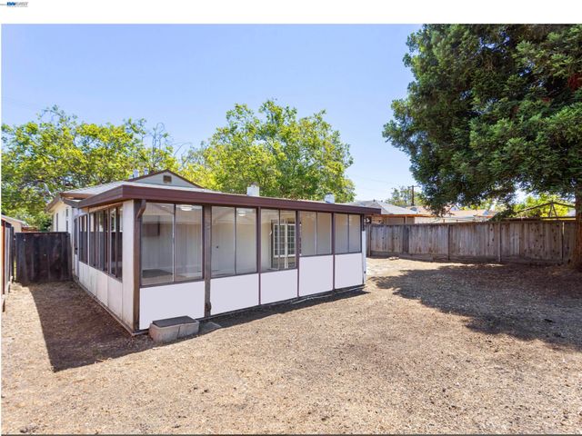17265 VIA PRIMERO, San Lorenzo, CA 94580