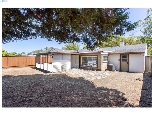 17265 VIA PRIMERO, San Lorenzo, CA 94580