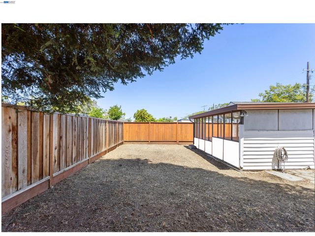17265 VIA PRIMERO, San Lorenzo, CA 94580