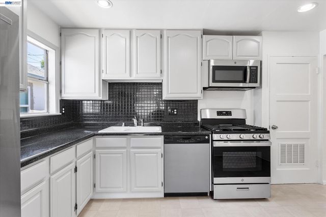 17265 VIA PRIMERO, San Lorenzo, CA 94580
