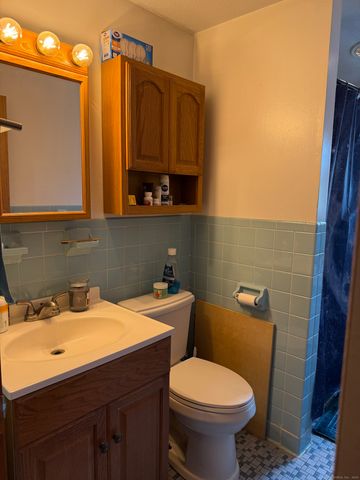633 Center Street APT E, Manchester, CT 06040