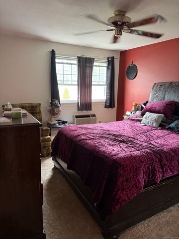 633 Center Street APT E, Manchester, CT 06040