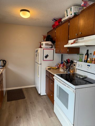 633 Center Street APT E, Manchester, CT 06040