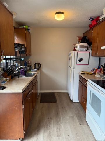633 Center Street APT E, Manchester, CT 06040