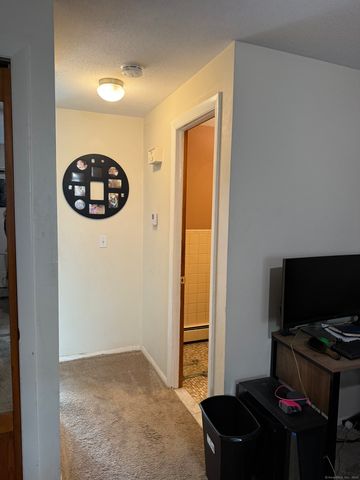 633 Center Street APT E, Manchester, CT 06040